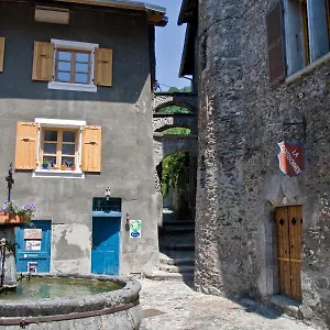 Au Cheval Blanc - Et D'hôtes Couette-café Albertville